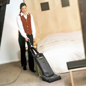 Aspiradora vertical peinadora de alfombras CV 30/1 de Karcher