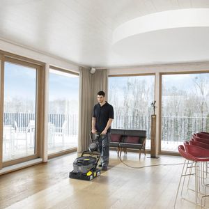 Fregadora lavadora de pisos industrial BR 40/10 C de Karcher