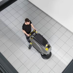 Fregadora y lavadora de pisos industrial B 40 BP de Karcher