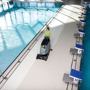 Fregadora y restregadora de pisos B 60 BP de Karcher
