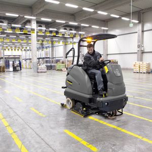 Fregadora lavadora de pisos hombre a bordo industrial B 250 BP de Karcher