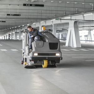 Fregadora lavadora industrial hombre a bordo B 300 RI LPG de Karcher