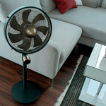 Uranus---Ventilador-de-Piso-de-Stylies-en-uso